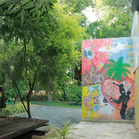 Traveler'S Haven Hostel At Colombo Intl Airport Katunayaka Ngoại thất bức ảnh