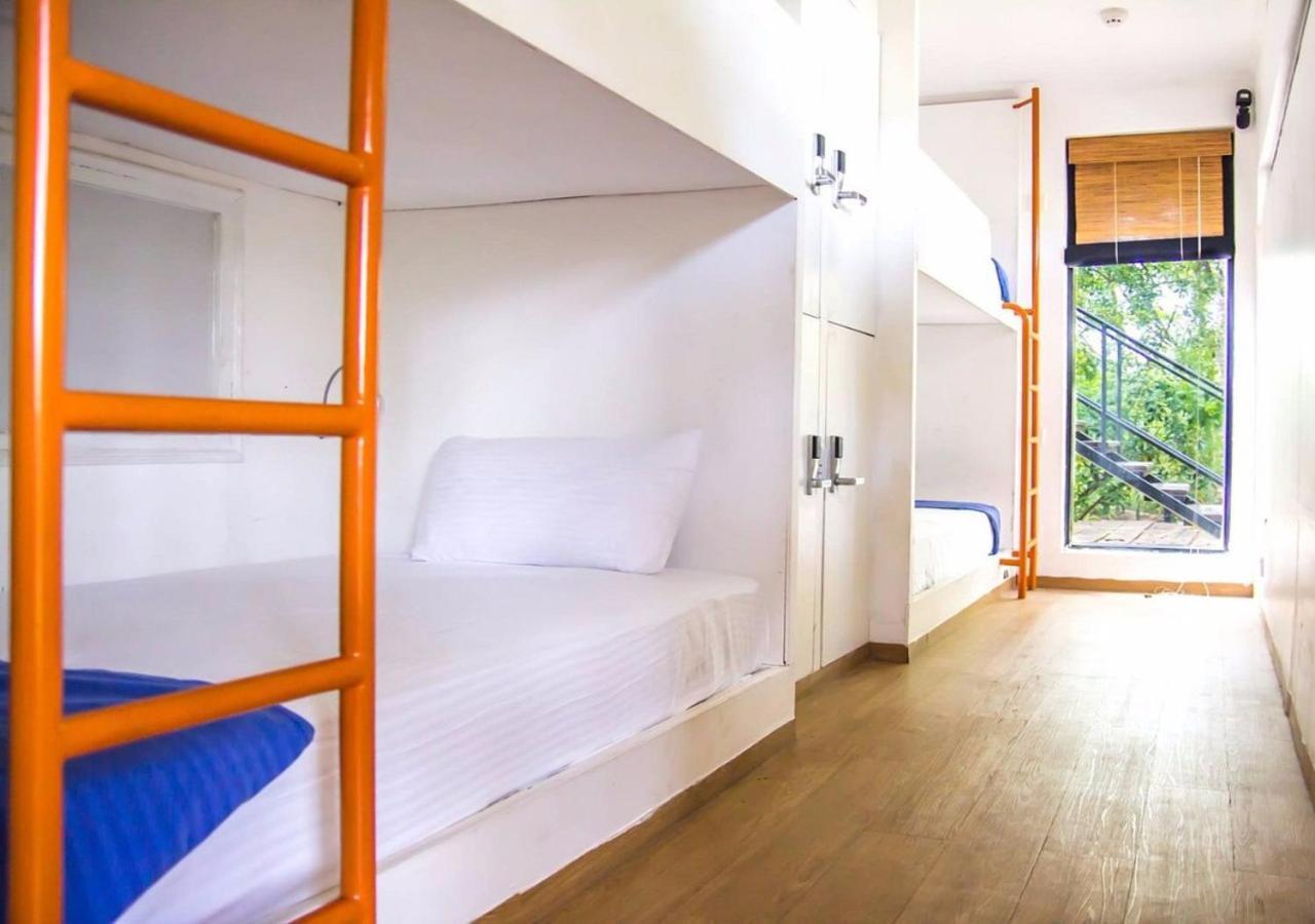 Traveler'S Haven Hostel At Colombo Intl Airport Katunayaka Ngoại thất bức ảnh