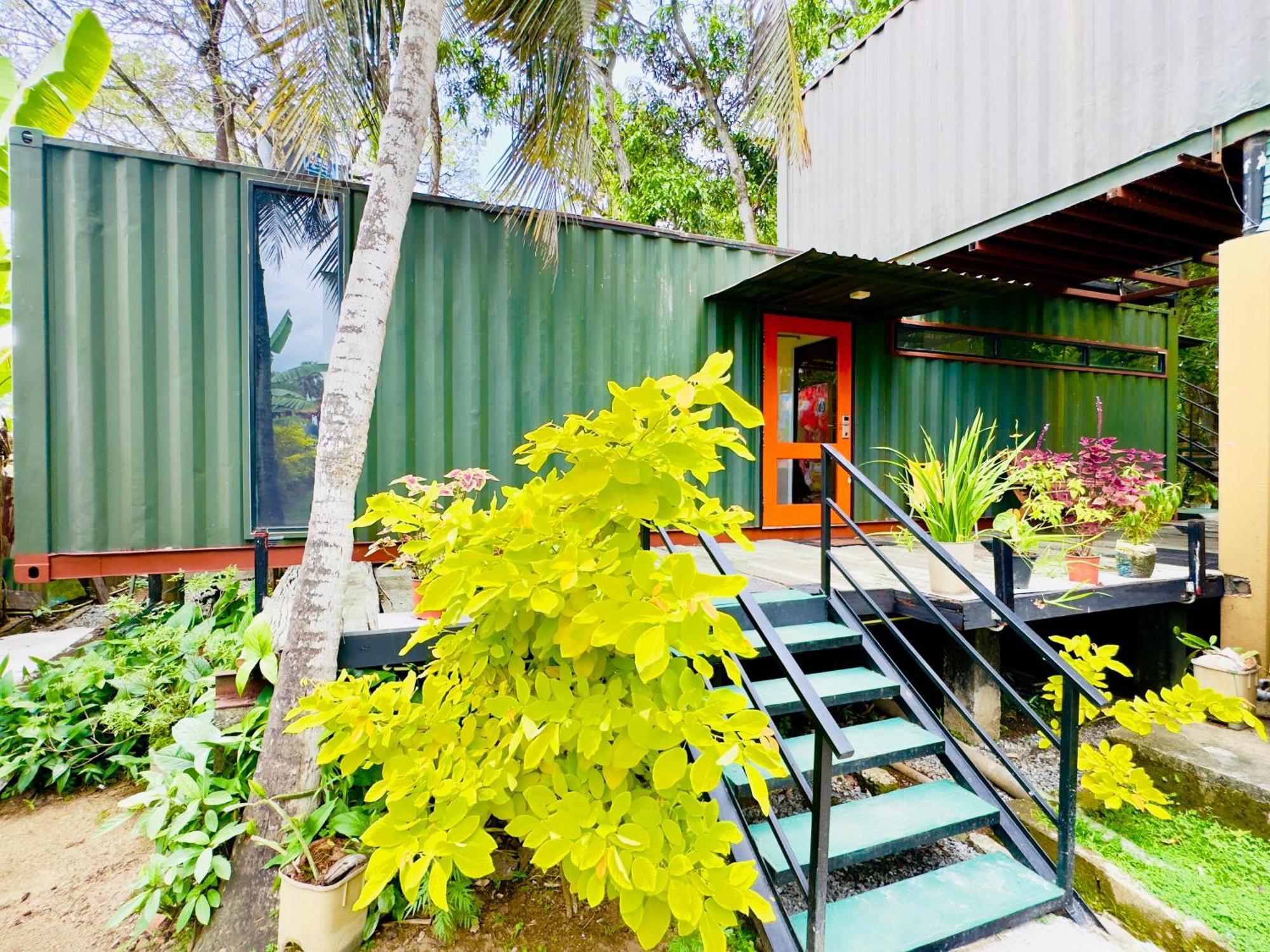 Traveler'S Haven Hostel At Colombo Intl Airport Katunayaka Ngoại thất bức ảnh