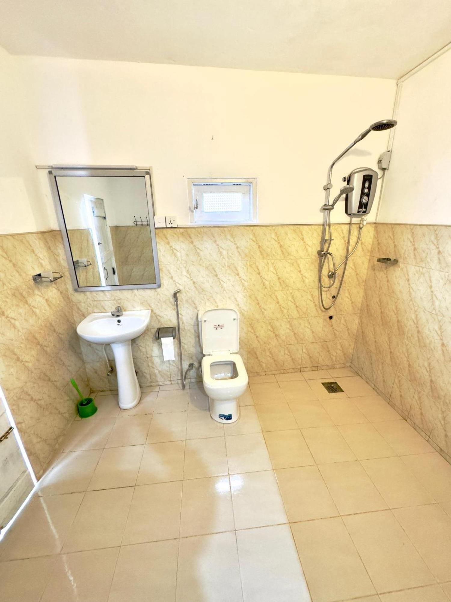 Traveler'S Haven Hostel At Colombo Intl Airport Katunayaka Ngoại thất bức ảnh