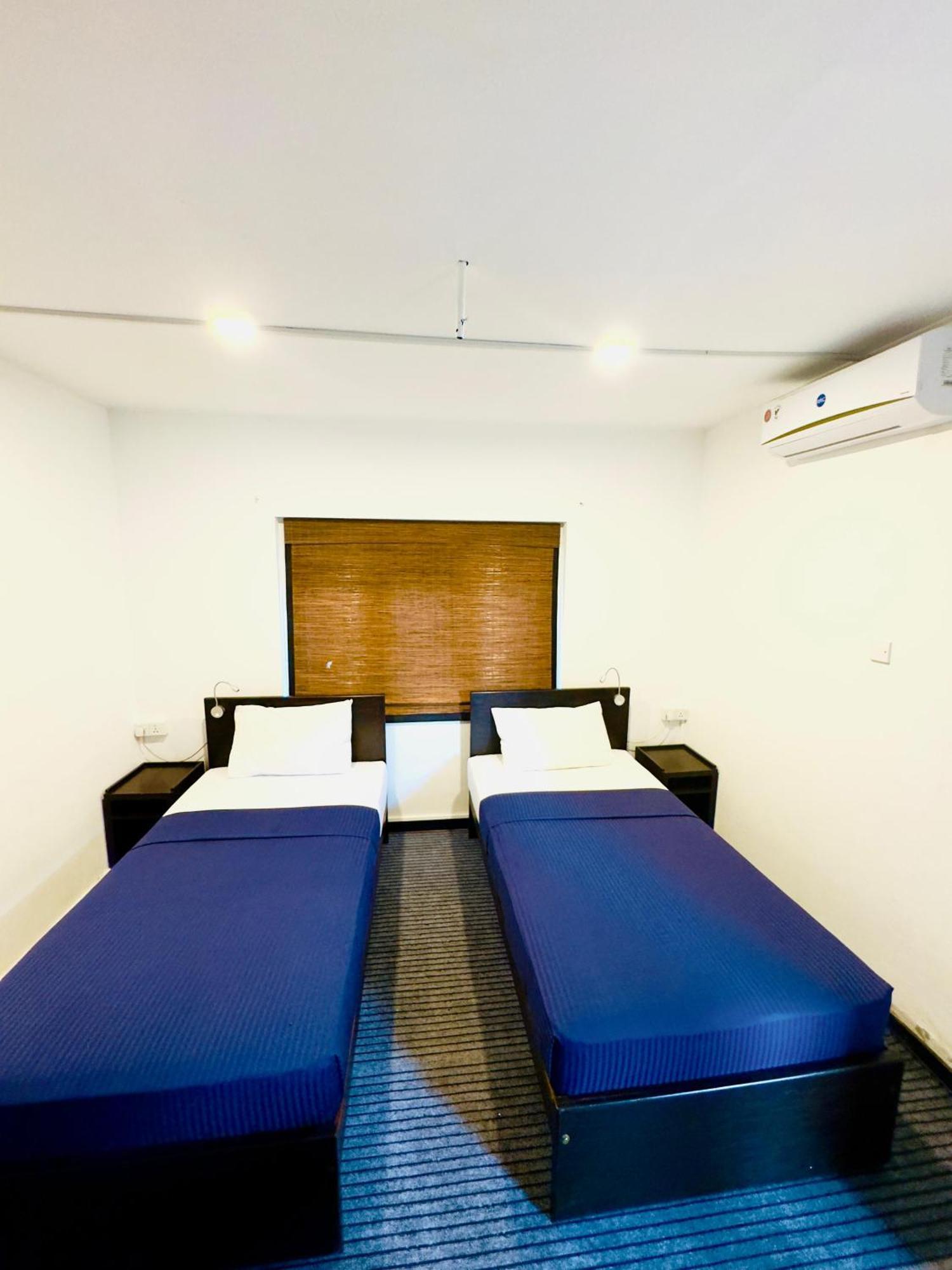 Traveler'S Haven Hostel At Colombo Intl Airport Katunayaka Ngoại thất bức ảnh
