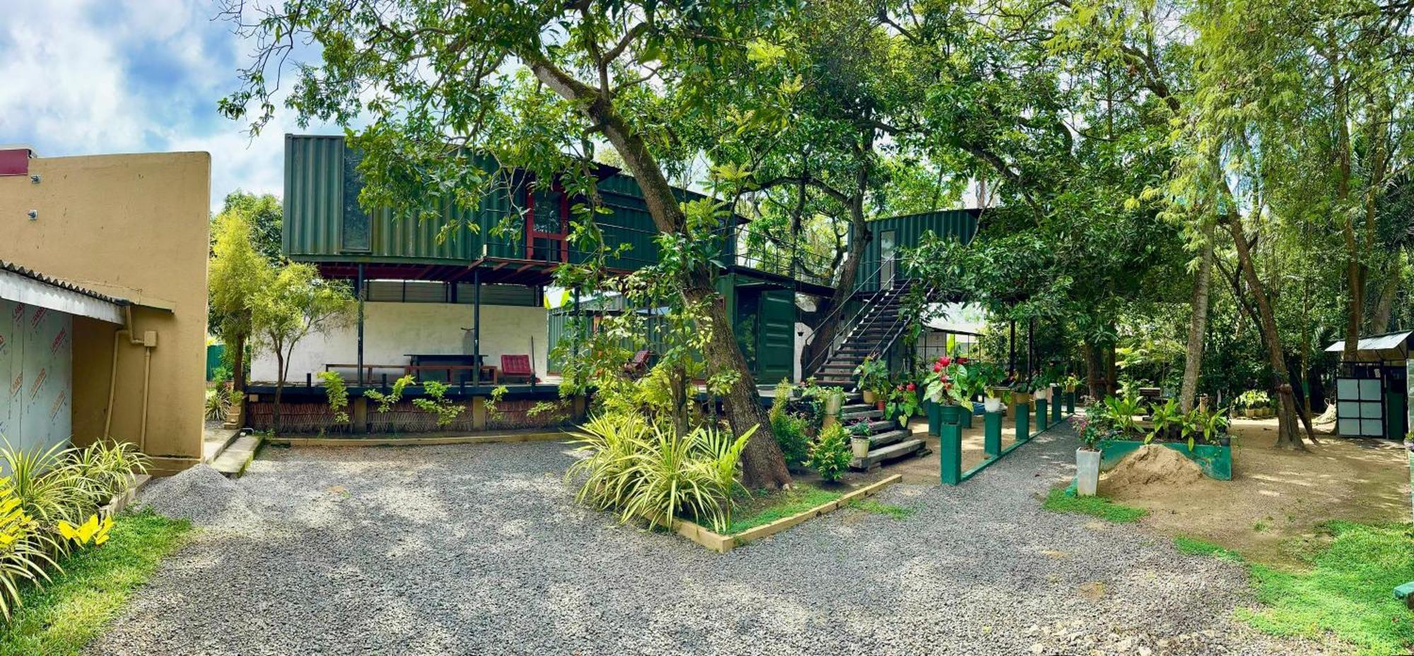 Traveler'S Haven Hostel At Colombo Intl Airport Katunayaka Ngoại thất bức ảnh